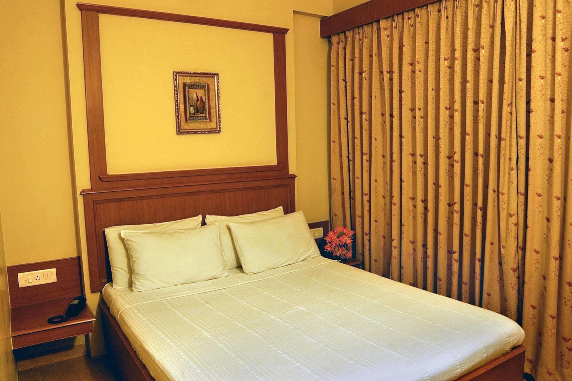 Hotel Roopa Mysore Buitenkant foto